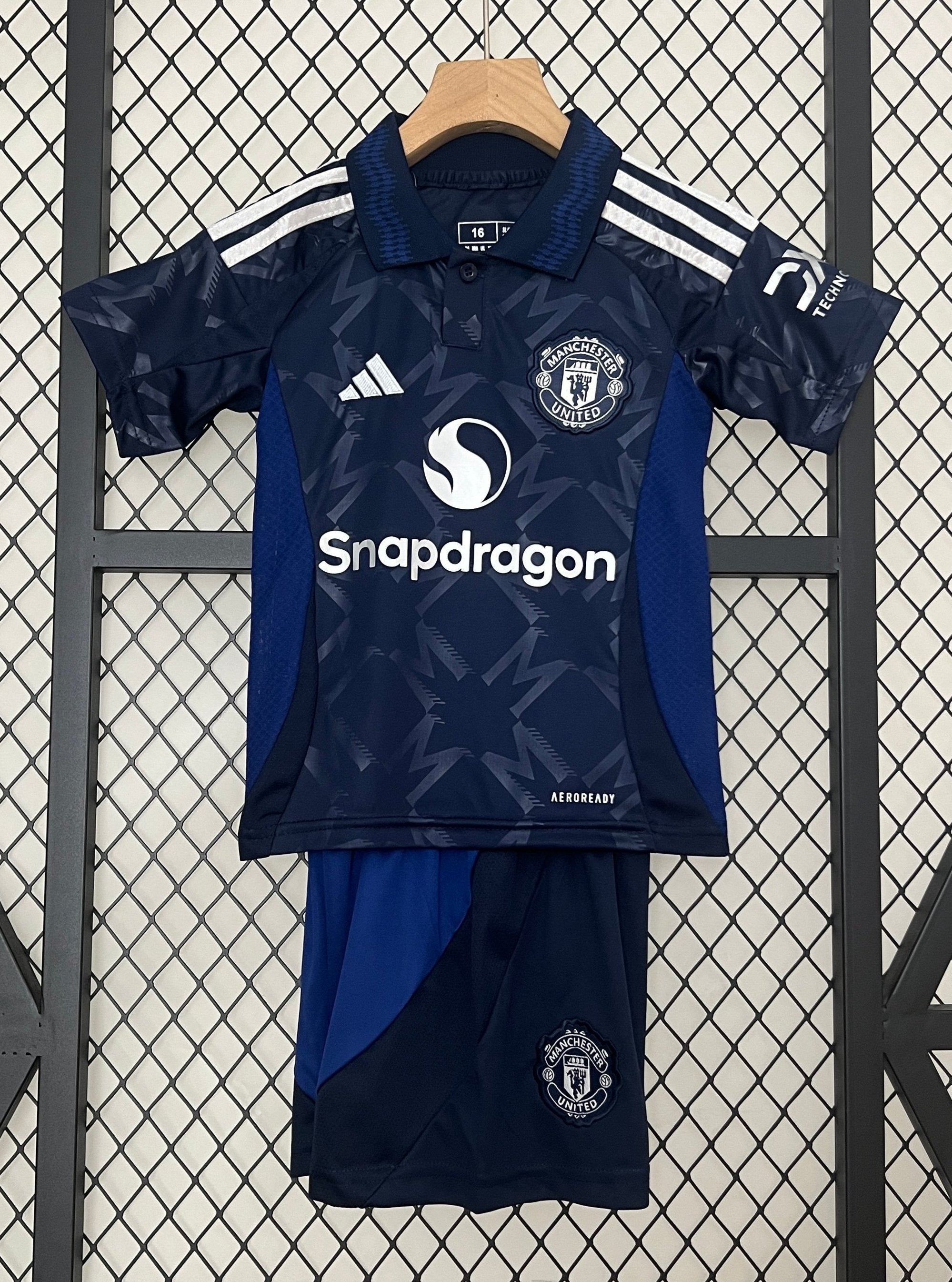 Manchester United Away 2024/25 Kit - Kids