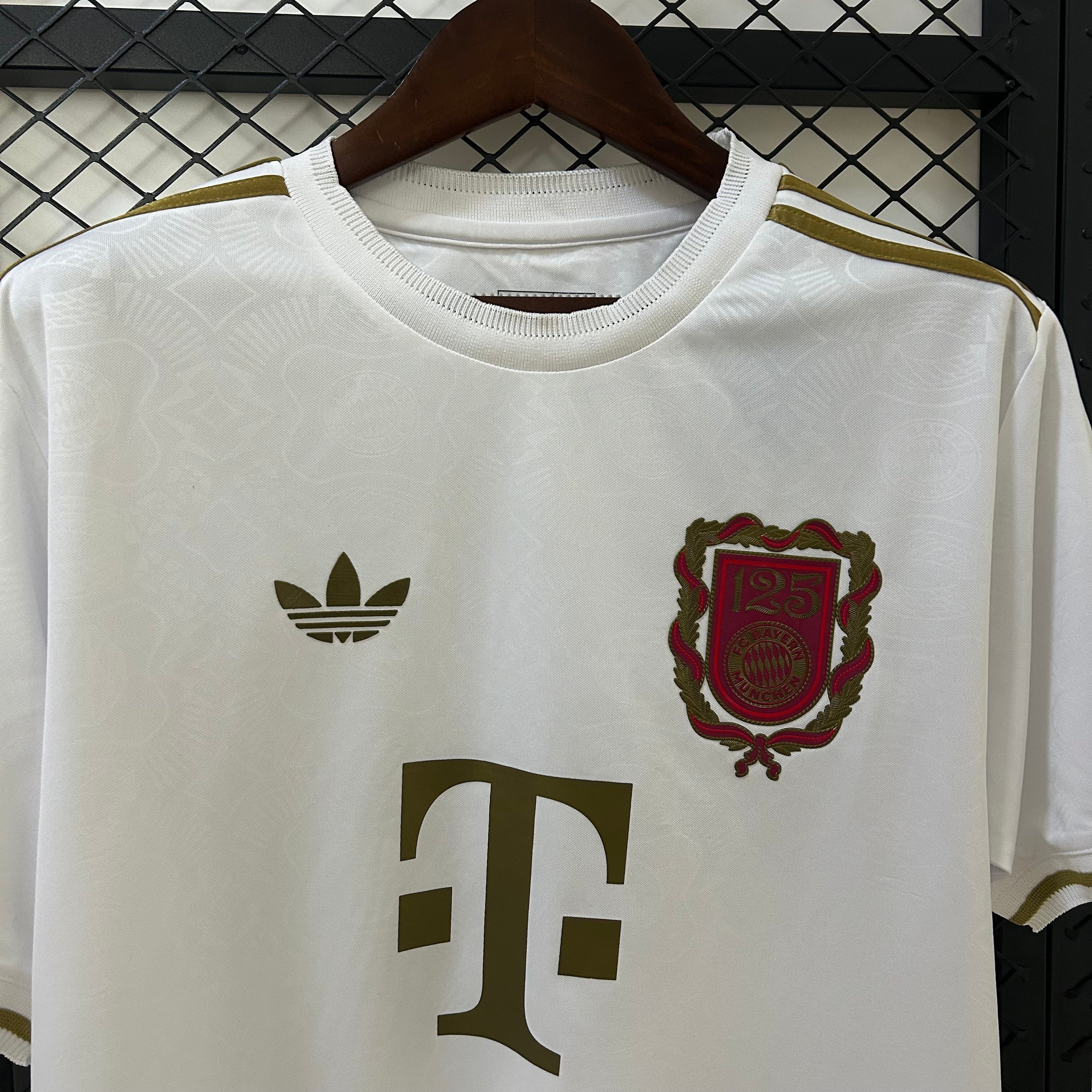 Bayern Munich '125th Anniversary' Away Shirt 2025/26