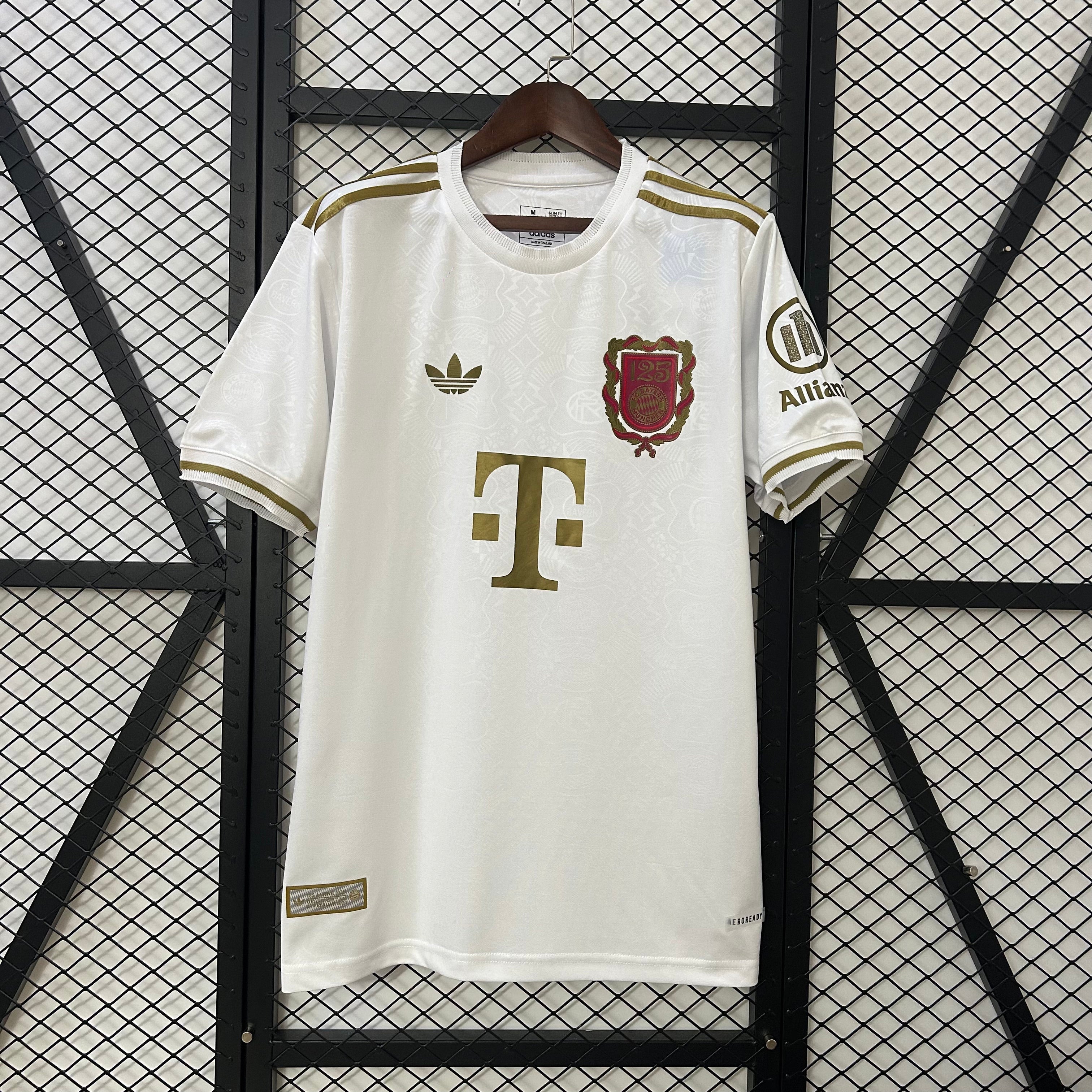 Bayern Munich '125th Anniversary' Away Shirt 2025/26