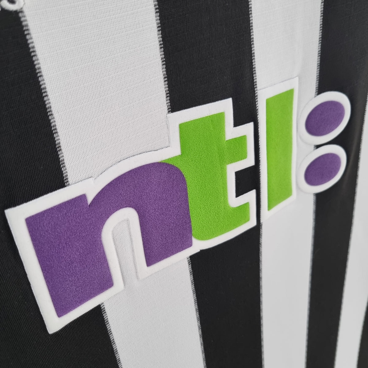 Newcastle United Retro Shirt 2000
