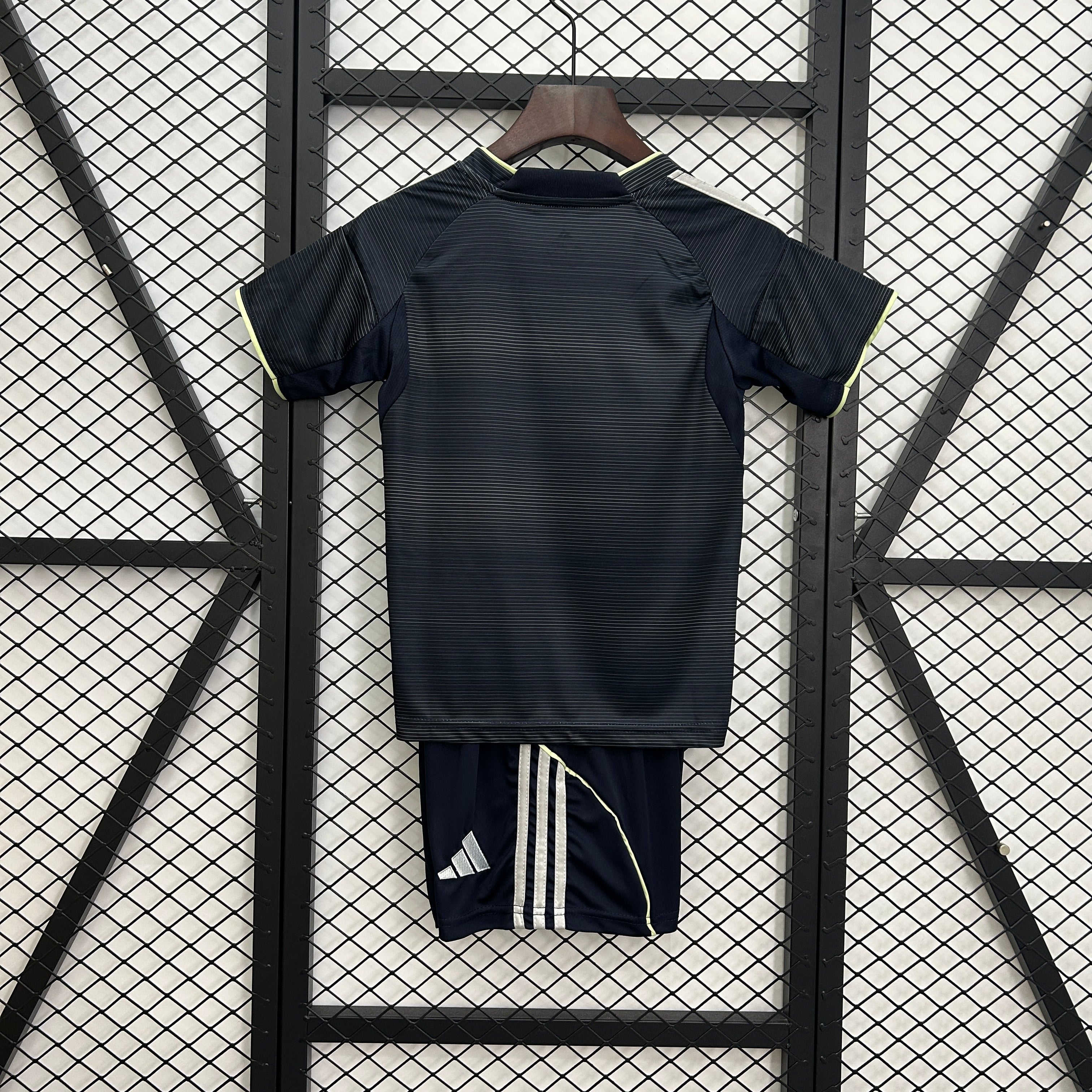 Uniforme Real Madrid Fora 2025/26 - Infantil