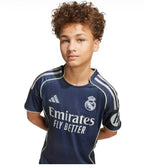 Kit Real Madrid Fora de Casa 2025/26 - Infantil (com Meias)