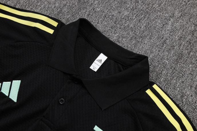 Juventus Training Set 2025/26 – Shirt & Trousers