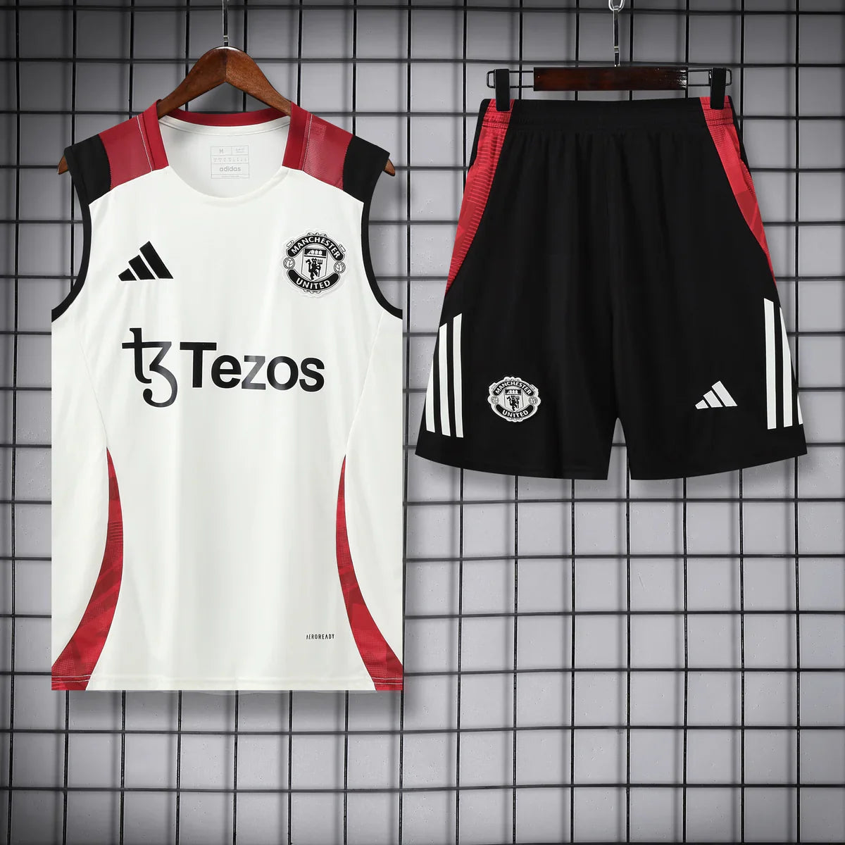 Manchester United 2025/26 training set