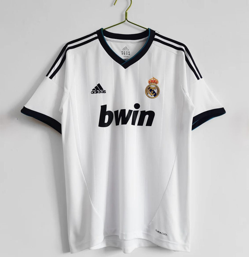 Camisa retrô do Real Madrid 2012