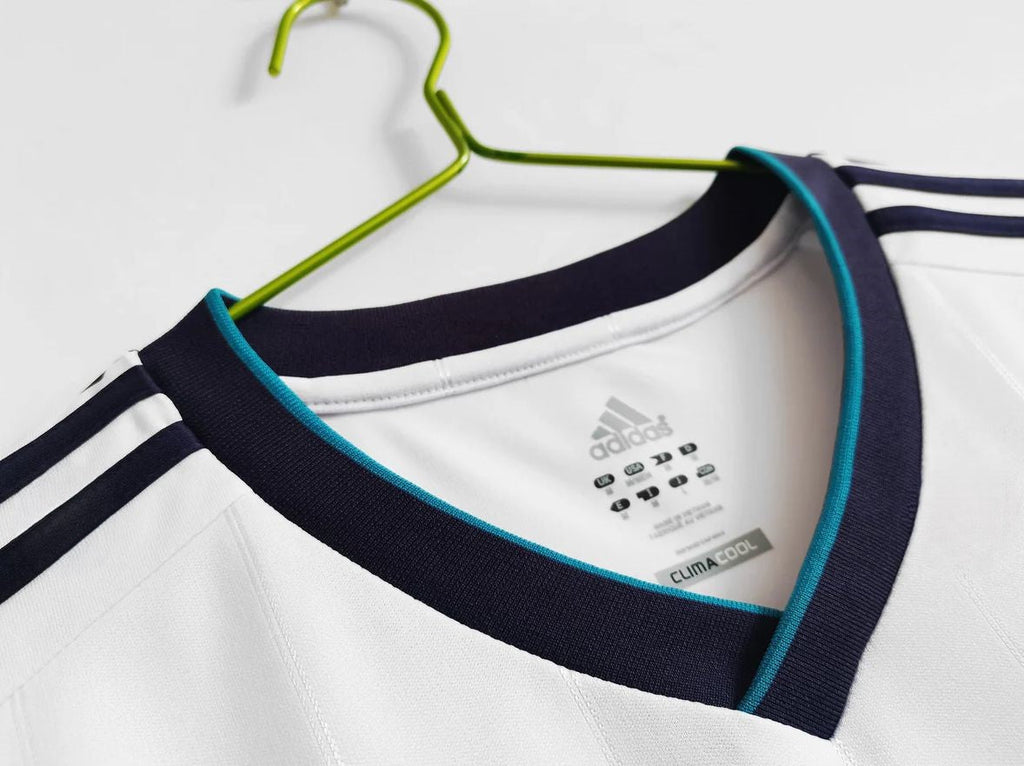 Camisa retrô do Real Madrid 2012