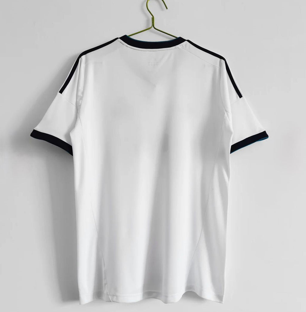 Camisa retrô do Real Madrid 2012