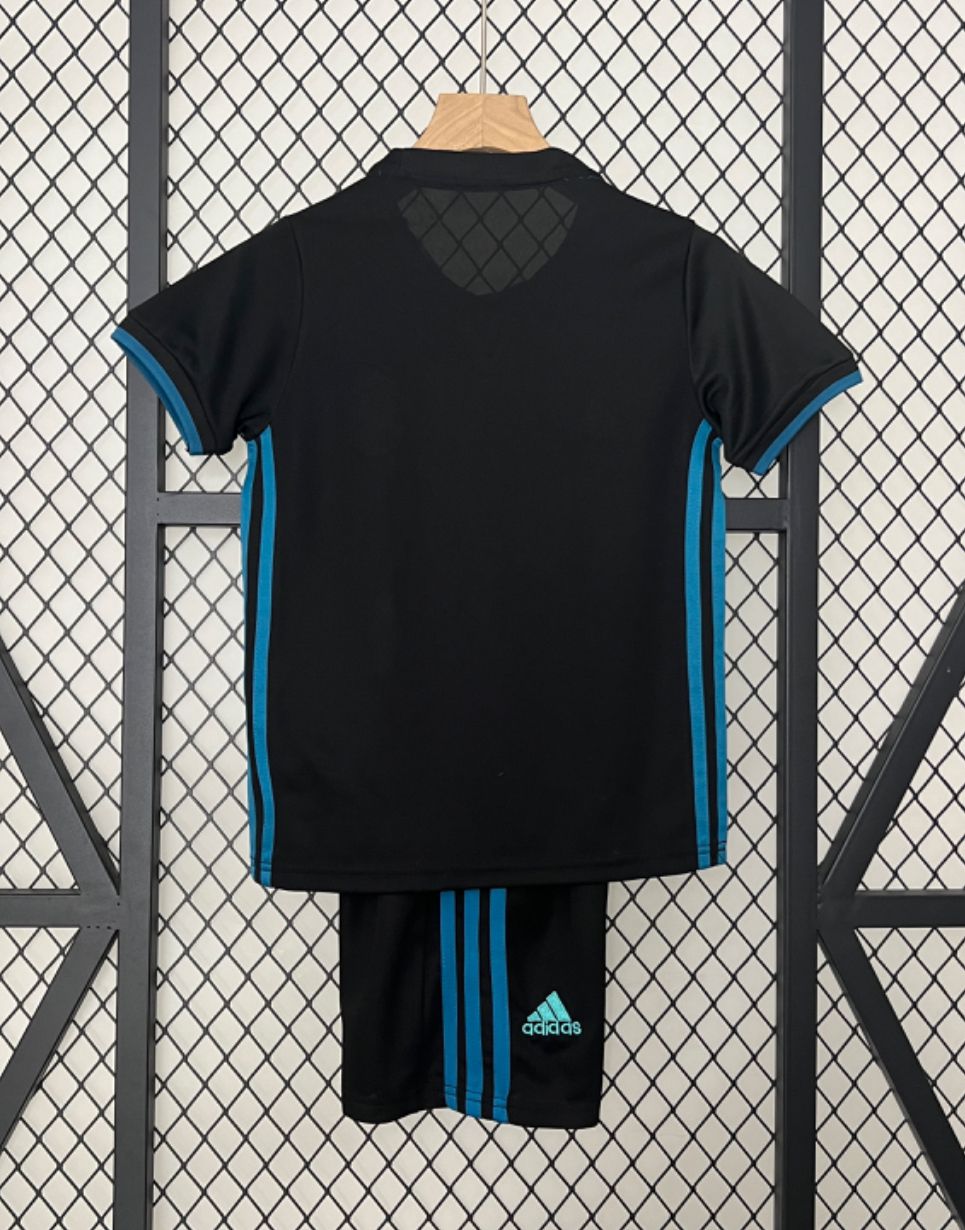 Kit Retrô Real Madrid 2017 - Infantil