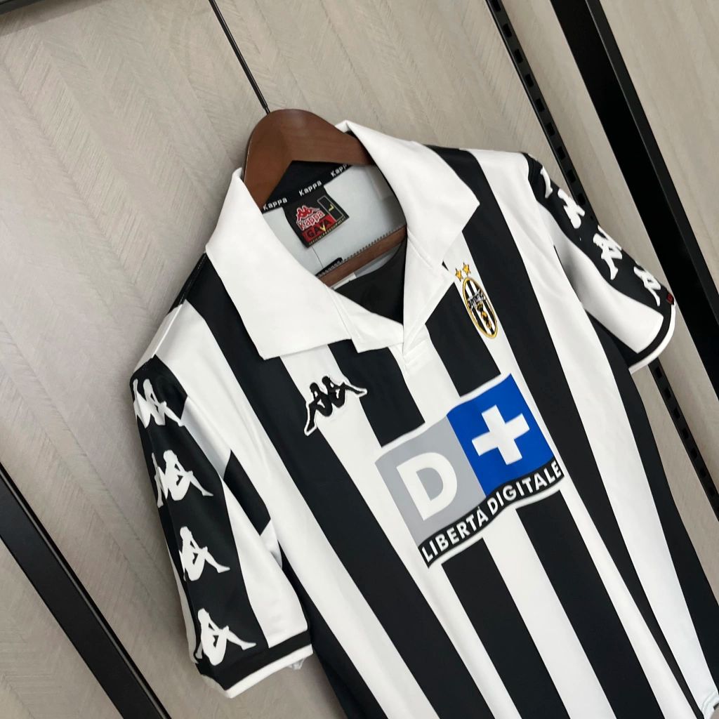 Juventus Retro Trikot 1999